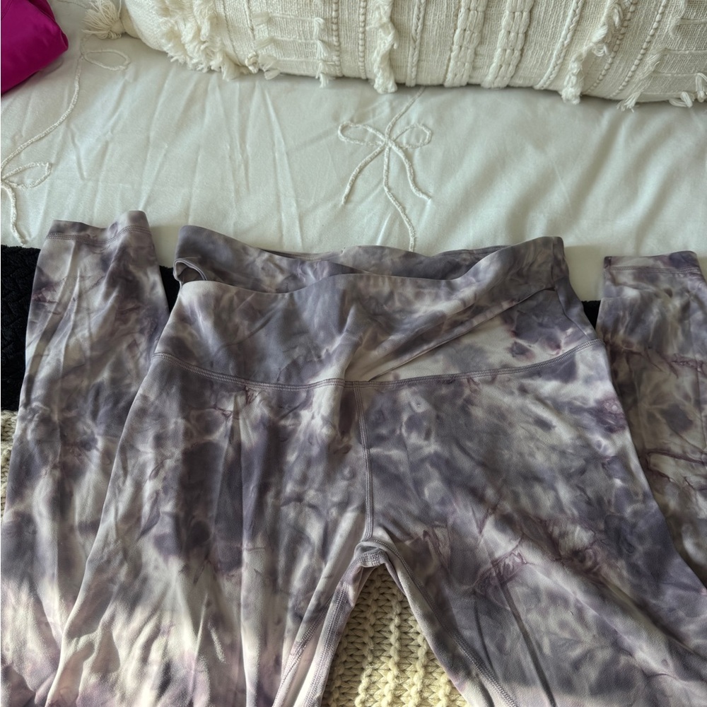 lululemon athletica women’s Purple Tie-Dye Leggings